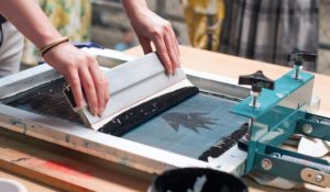 Jasa-Sablon-Kaos-gbr-dari-7daystartup.co_ Jasa Sablon Kaos gbr dari 7daystartup.co